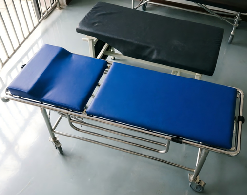 折りたたみ可能な設計とMRI輸送のための最大負荷容量240Kgの非磁気ストレッチャー