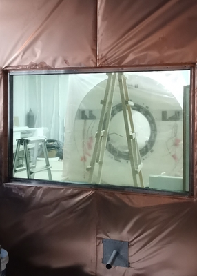 DC - 40 GHz 周波数帯を持つ塗装された遮蔽窓